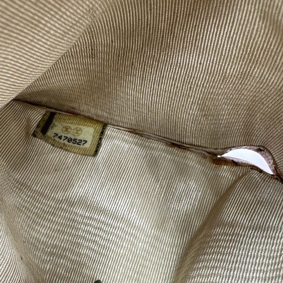 Chanel Caviar Vintage Compact Wallet - Picture 5 of 11